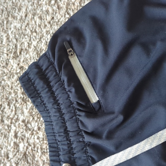 Vuori Dark blue shorts - Picture 2 of 9
